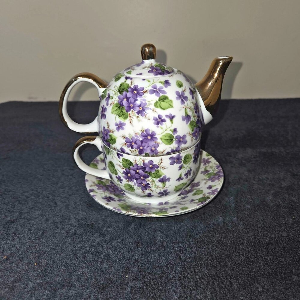 🌸 Vintage Violet Floral “Tea-for-One” Set